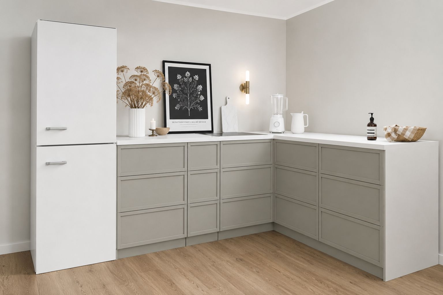 Home Staging Pappküche mit Kühlschrankattrappe in Greige