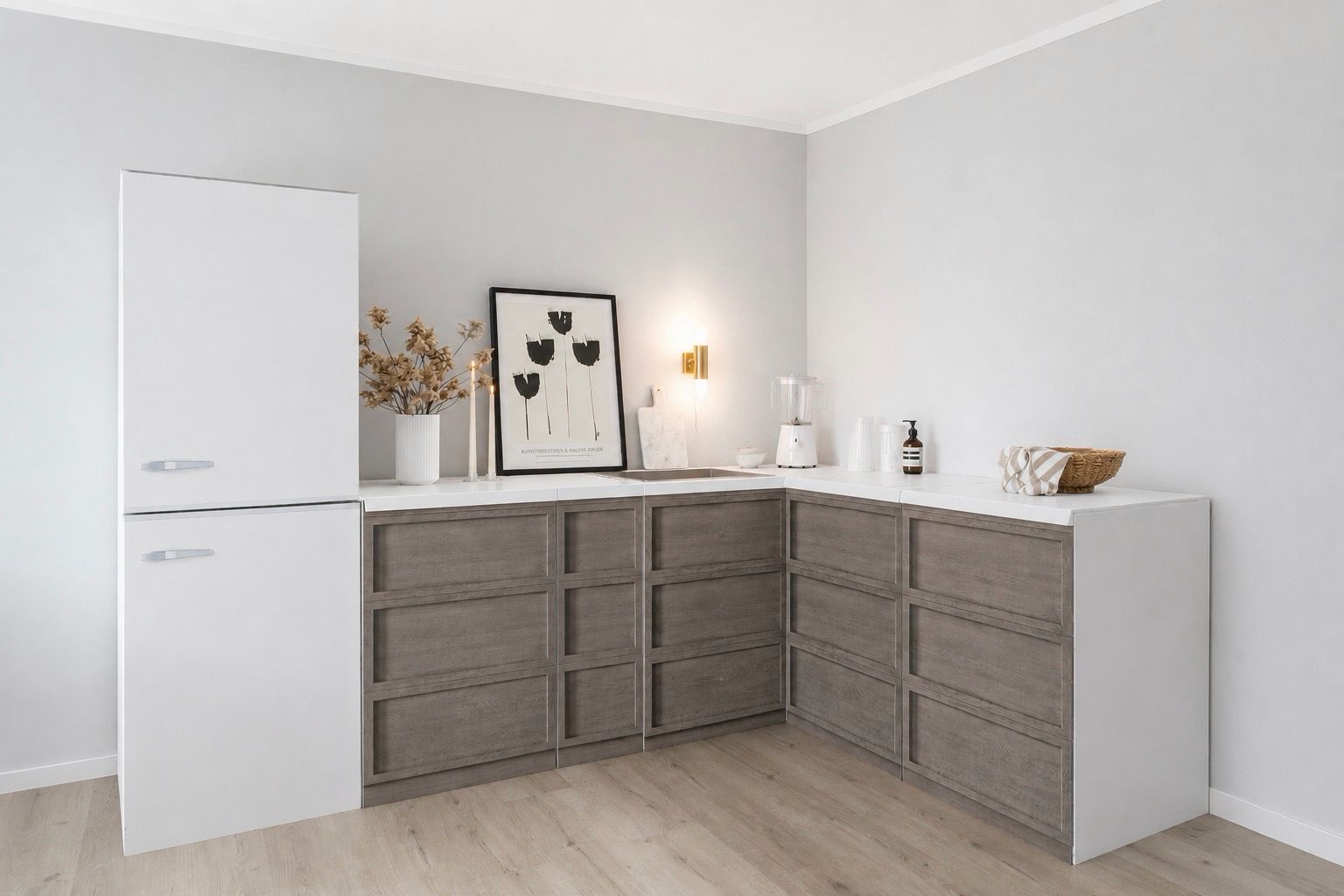Cuisine d’angle en carton – forme en L 270 × 180 cm avec maquette de réfrigérateur